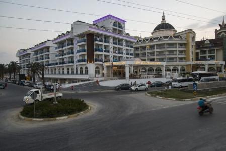 Palm World Side Resort & Spa - 9