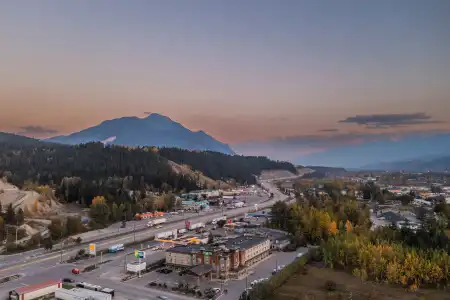 Holiday Inn Express Golden-Kicking Horse by IHG - 30