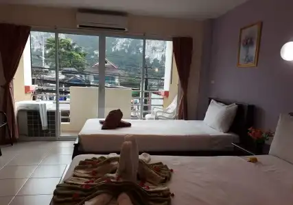Number 1 Guesthouse & Restaurant - 4