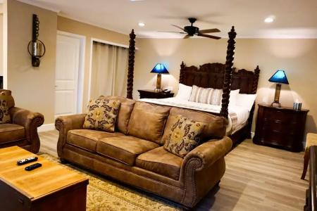 Lantern Light Inn - Romantic Getaway - 57