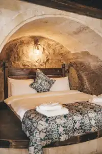 Tale Cave Inn - 55
