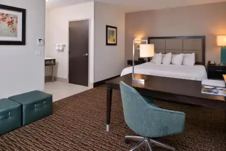 Hampton Inn & Suites Bend - 55