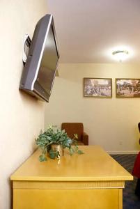 Ramada by Wyndham Jersey City - 20