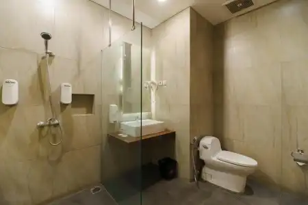 RedDoorz Plus near Ancol - 8