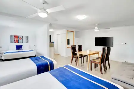 Montego Mermaid Beach Motel - 36