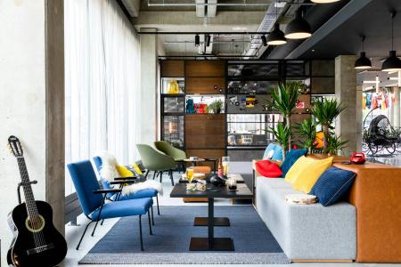 Moxy Utrecht - 12