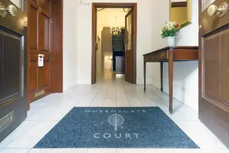 Queensgate Court - 10