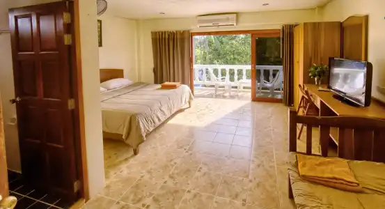 Hugs Guesthouse - 0