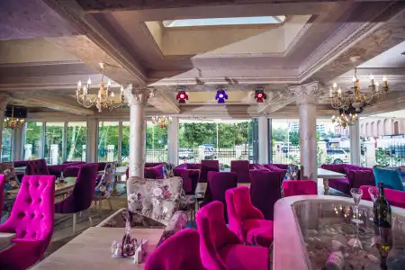 Avenue Deluxe - 28