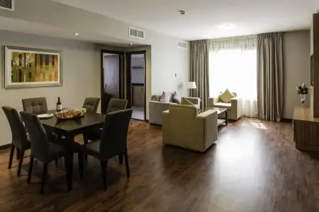 Emirates Plaza - 1