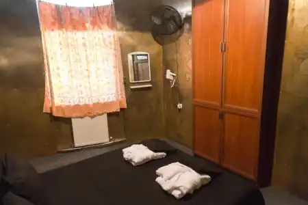 Alcatraz Jail-Hostel - 1