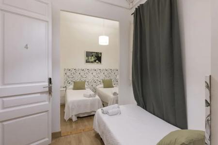 Ally's Guest House Barcelona B&B - 28