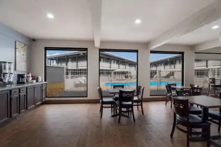 SureStay by Best Western Laredo - 37