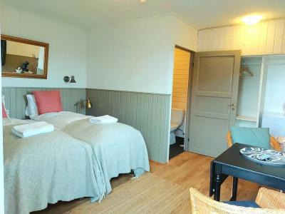 Riverfront Lodge - 6