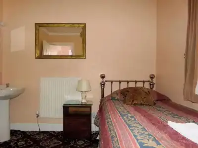 Averon Guest House - 14