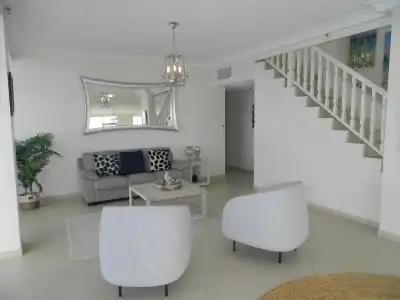 2nd Avenue Beachside Apartments - 11