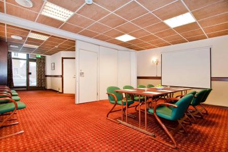 Chesterfield - 13