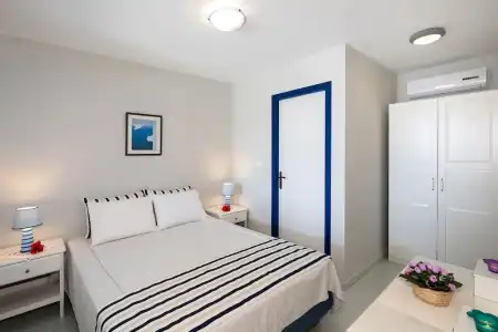 Sea View Studios - 35