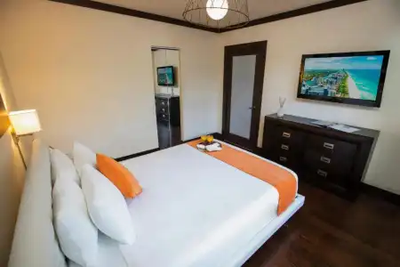 Lincoln Arms Suites - 86
