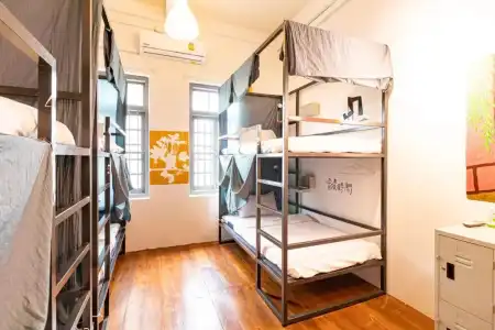 Yu Cafe Hostel - 33