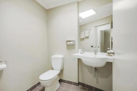 Comfort Inn On Raglan - 93