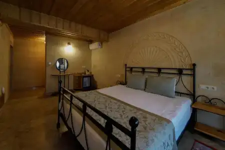 Cratus Stone Palace - 5