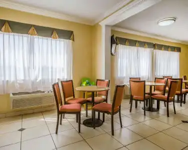 Quality Inn Evansville Eastland Area - 19