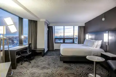 DoubleTree by Hilton Calgary North - 5