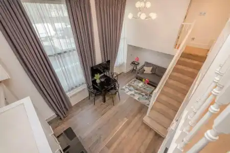 Queensgate Court - 327