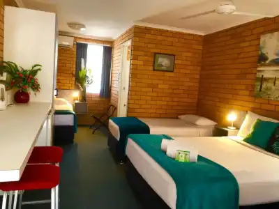 Bosuns Inn Motel - 46