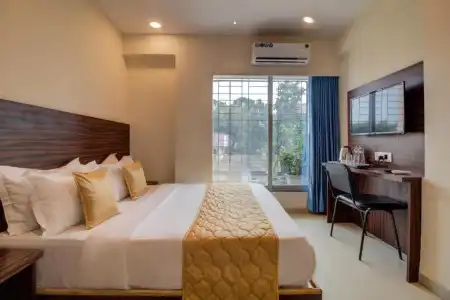 OYO 71452 Malad Grand - 36