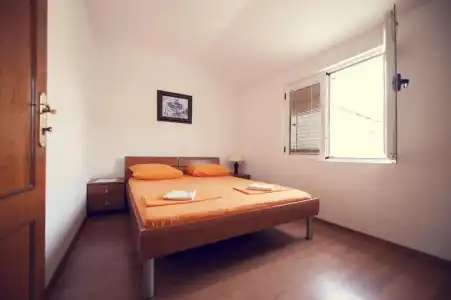 Lyon Apartments - 44