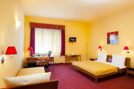 Cloister Inn - 17
