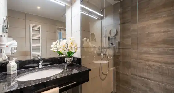 PLAZA Premium - 144