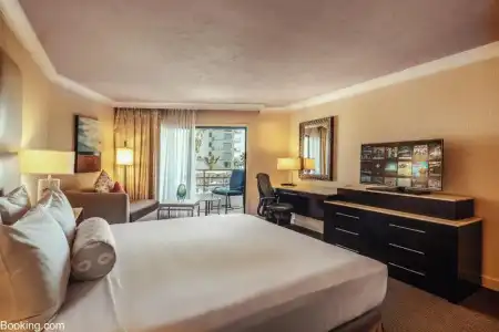 The Waterfront Beach Resort, A Hilton - 71