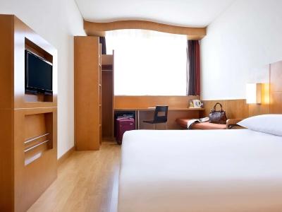 Ibis Abu Dhabi Gate - 4