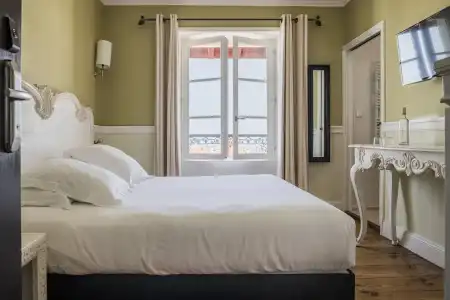 Hôtel St-Julien - 84