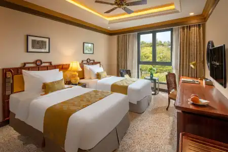 Silk Path Grand Hue - 38
