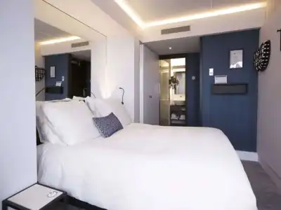 Golden Tulip Central - 70