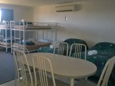 Canberra Carotel Motel - 13