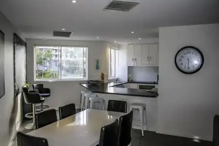 Surfers Beach Holiday Apartments - 73