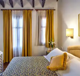 Rimondi Boutique - Small Luxurys of the World - 3