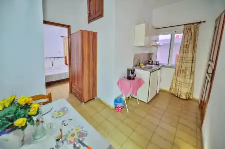 Eleni Guest House - 8