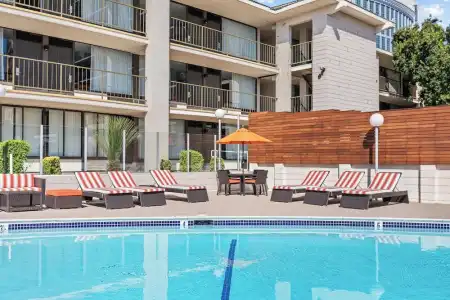 Vagabond Inn Executive Old Town - 17