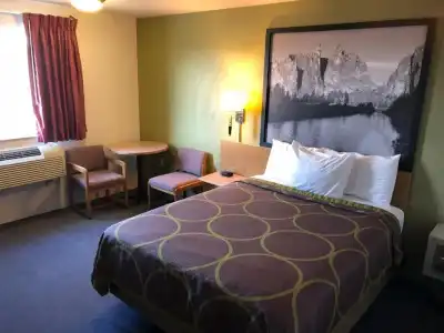 Super 8 Redmond - 21
