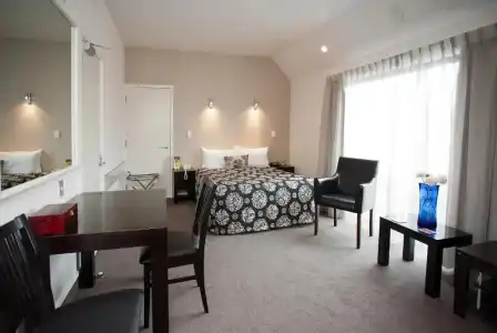 Cable Court Motel - 72