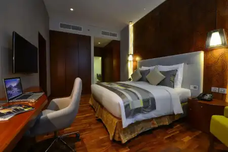 The Avenue - 39