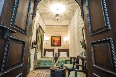 Riad Nasreen - 28