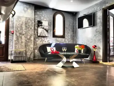 Adelphi Boutique - 8