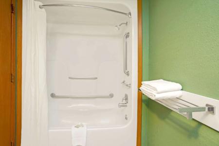 Super 8 by Wyndham Denver Stapleton - 9